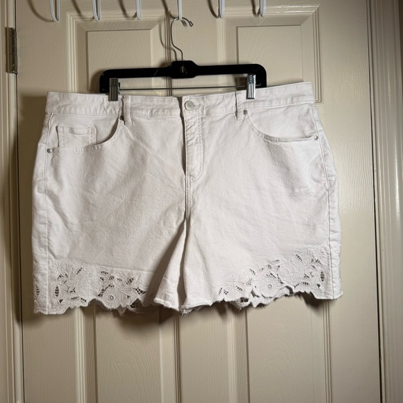 Lane Bryant Boyfriend Fit Jean Short With Embroidered Hem Plus Size 20 - Picture 1 of 10